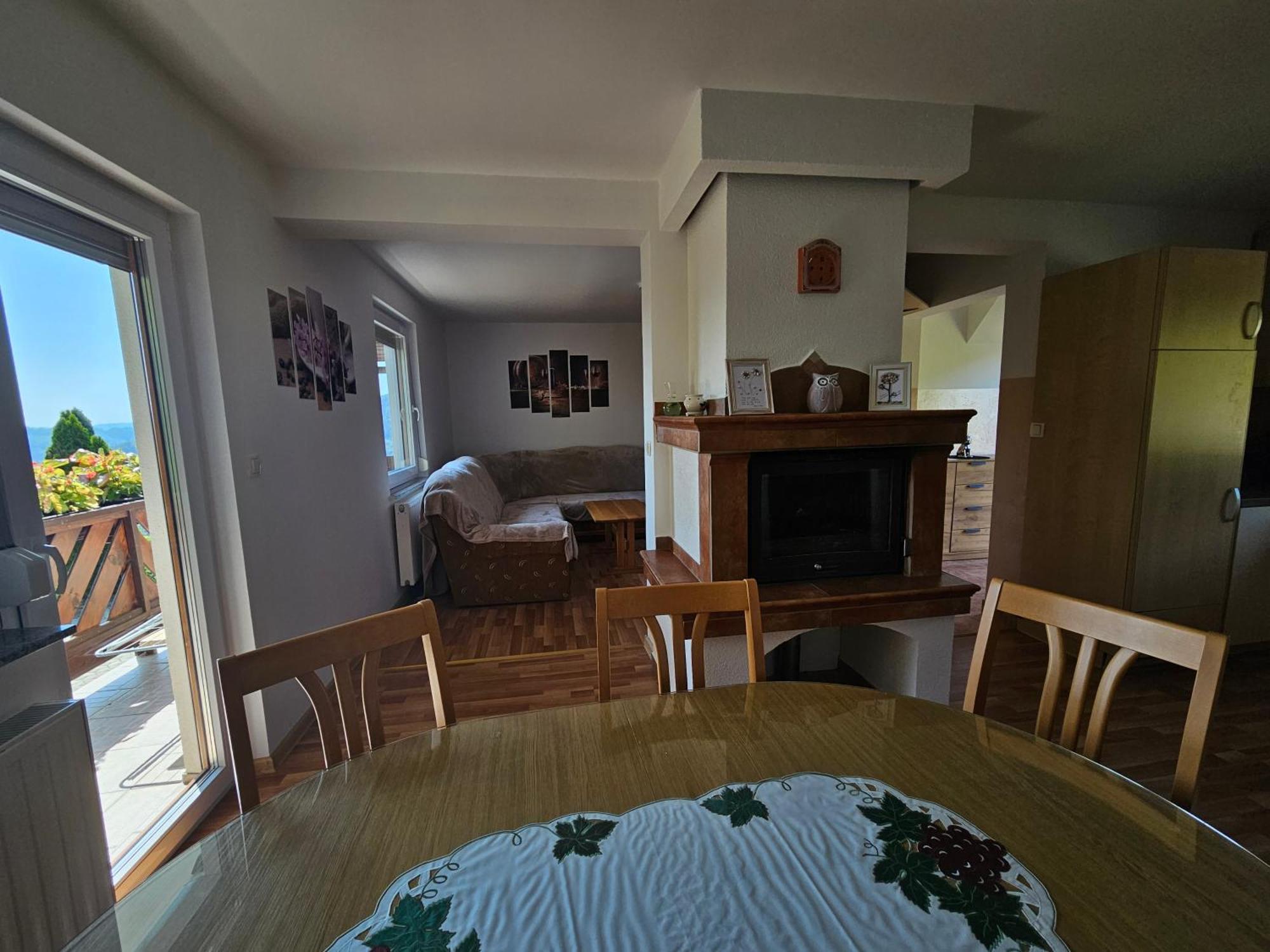 Zidanica Bundersek Apartment Sentjanz  ภายนอก รูปภาพ